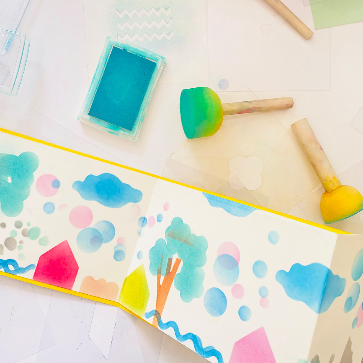 Photo de l’atelier Histoires en pochoirs de iOiO Studio